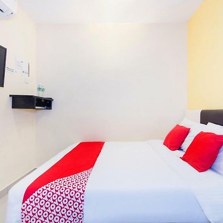 Oyo 220 Hotel Sri Maluri Kuala Lumpur Exterior photo