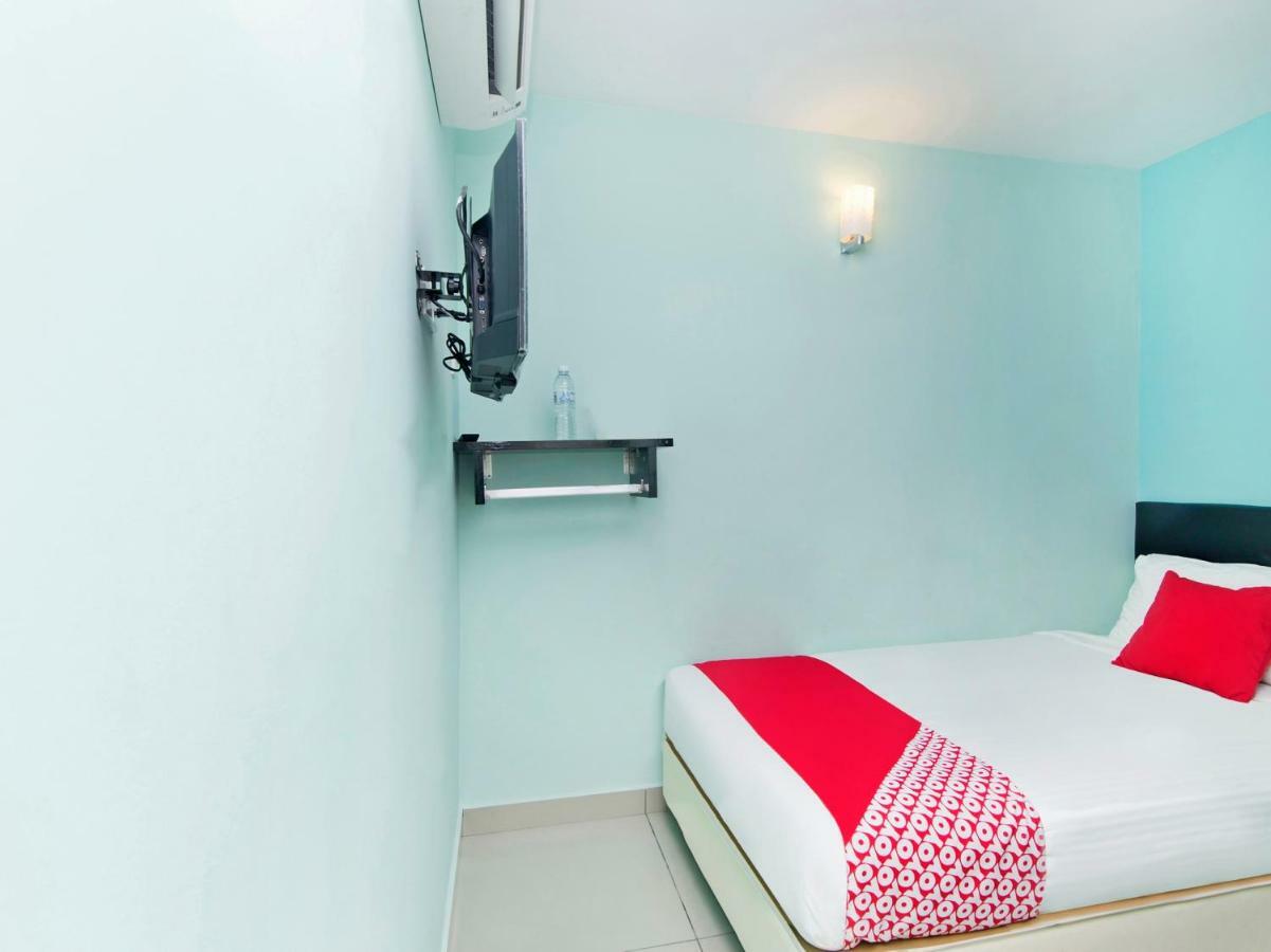 Oyo 220 Hotel Sri Maluri Kuala Lumpur Exterior photo