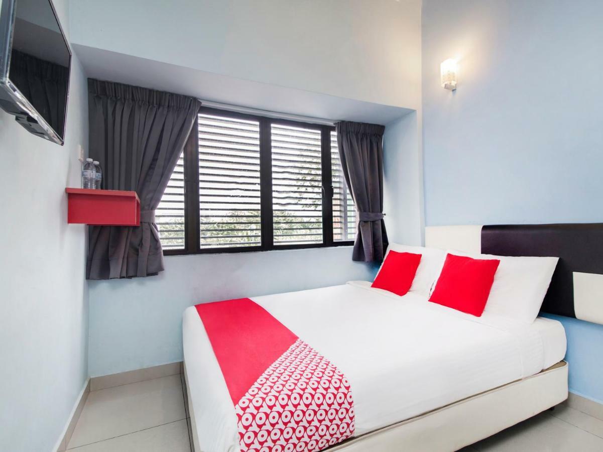 Oyo 220 Hotel Sri Maluri Kuala Lumpur Exterior photo