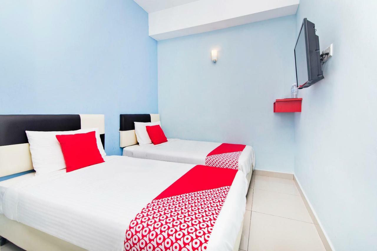 Oyo 220 Hotel Sri Maluri Kuala Lumpur Exterior photo