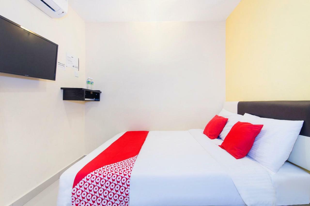 Oyo 220 Hotel Sri Maluri Kuala Lumpur Exterior photo