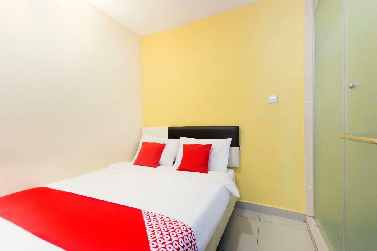 Oyo 220 Hotel Sri Maluri Kuala Lumpur Exterior photo